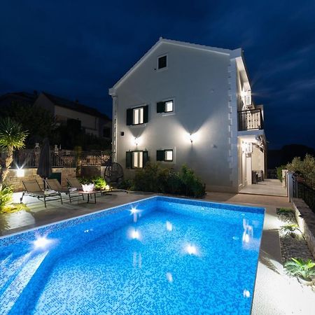 Villa Sun Garden - 4 Star Villa With Heated Swimming Pool, Quiet Bay, Bbq, 50M From The Sea Милна Экстерьер фото