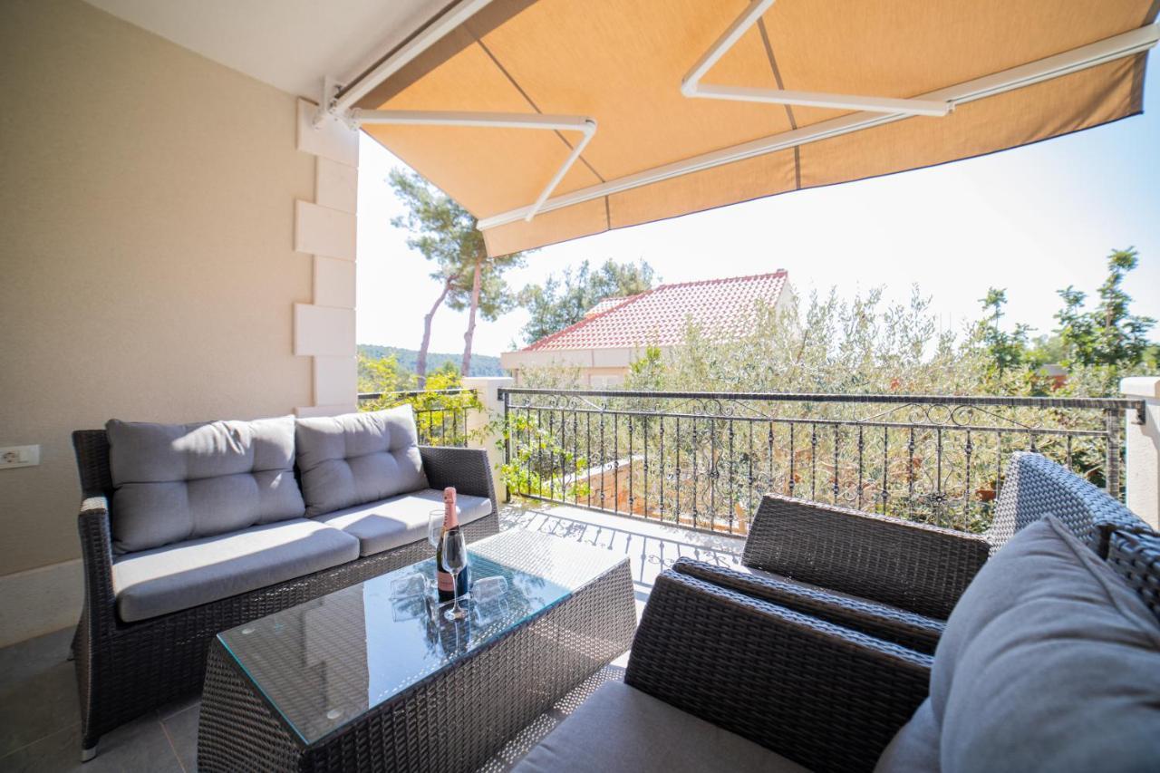 Villa Sun Garden - 4 Star Villa With Heated Swimming Pool, Quiet Bay, Bbq, 50M From The Sea Милна Экстерьер фото