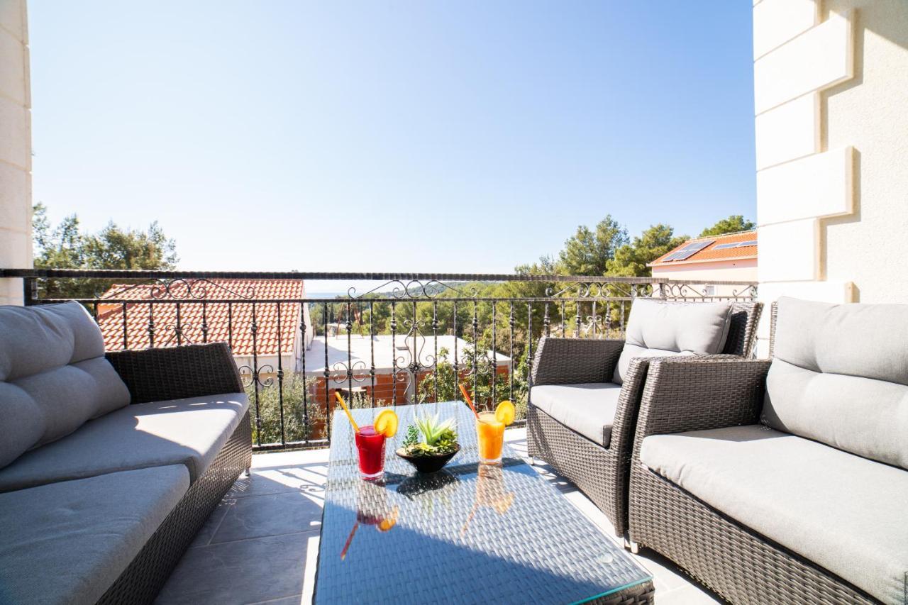 Villa Sun Garden - 4 Star Villa With Heated Swimming Pool, Quiet Bay, Bbq, 50M From The Sea Милна Экстерьер фото
