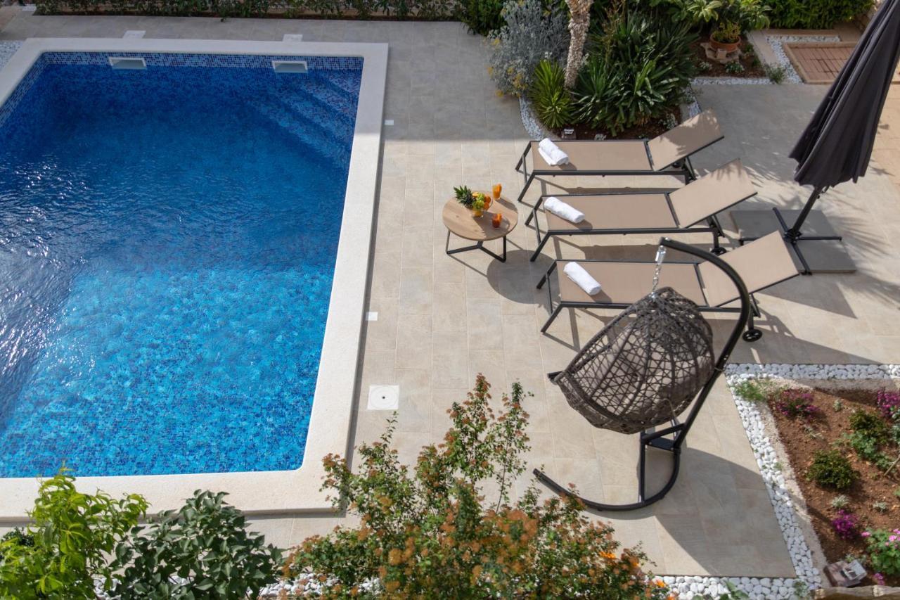 Villa Sun Garden - 4 Star Villa With Heated Swimming Pool, Quiet Bay, Bbq, 50M From The Sea Милна Экстерьер фото