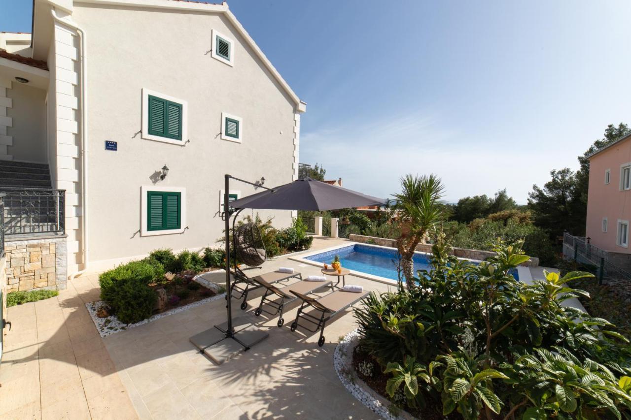 Villa Sun Garden - 4 Star Villa With Heated Swimming Pool, Quiet Bay, Bbq, 50M From The Sea Милна Экстерьер фото