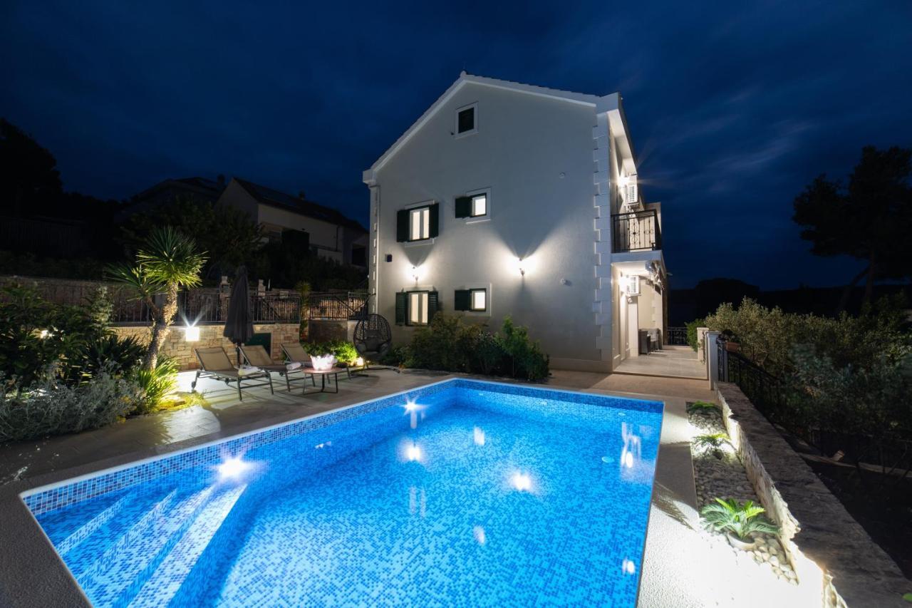 Villa Sun Garden - 4 Star Villa With Heated Swimming Pool, Quiet Bay, Bbq, 50M From The Sea Милна Экстерьер фото