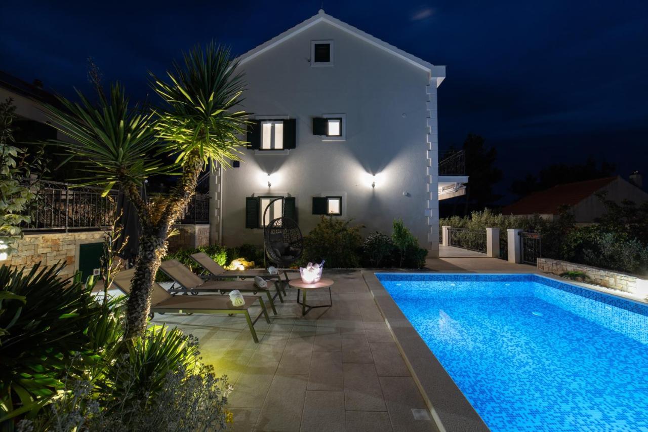 Villa Sun Garden - 4 Star Villa With Heated Swimming Pool, Quiet Bay, Bbq, 50M From The Sea Милна Экстерьер фото