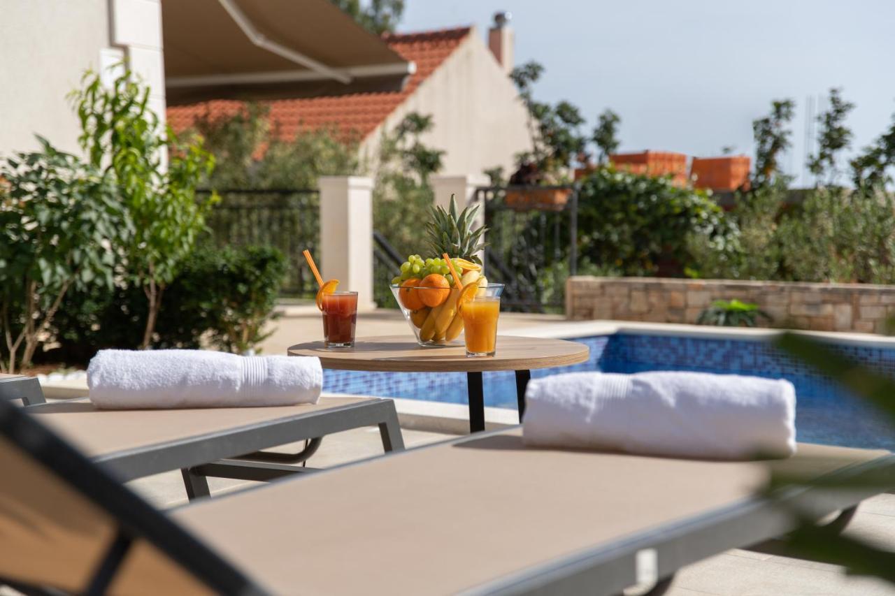 Villa Sun Garden - 4 Star Villa With Heated Swimming Pool, Quiet Bay, Bbq, 50M From The Sea Милна Экстерьер фото