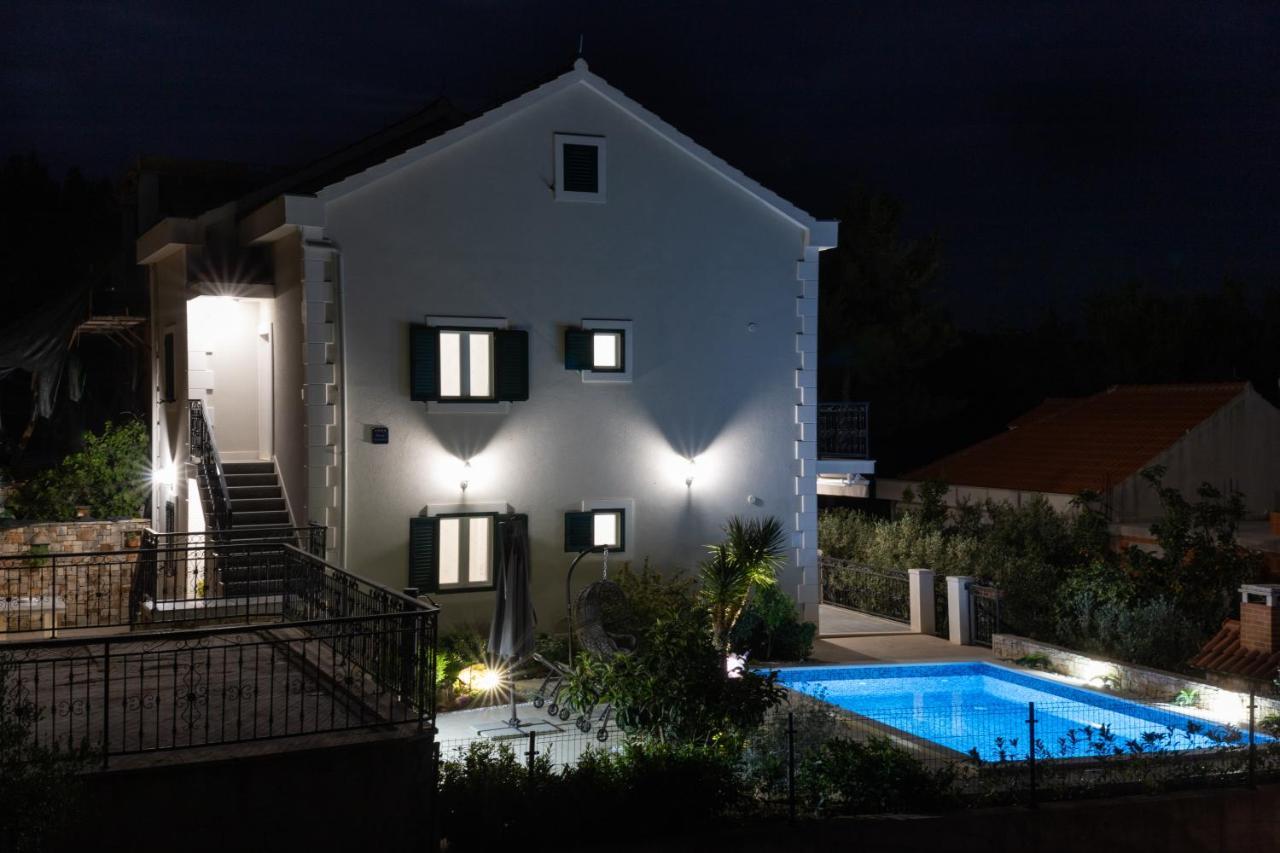 Villa Sun Garden - 4 Star Villa With Heated Swimming Pool, Quiet Bay, Bbq, 50M From The Sea Милна Экстерьер фото