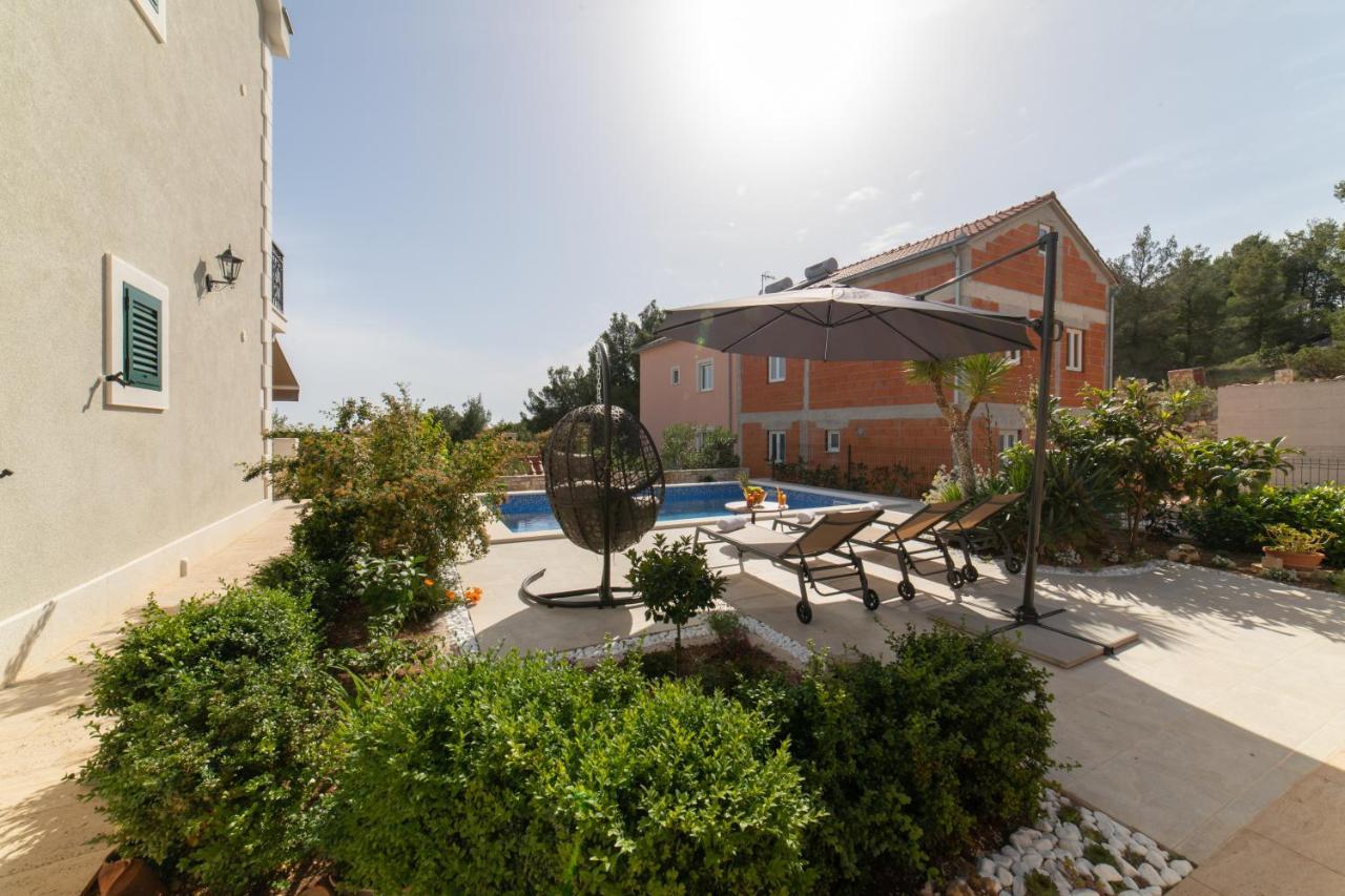 Villa Sun Garden - 4 Star Villa With Heated Swimming Pool, Quiet Bay, Bbq, 50M From The Sea Милна Экстерьер фото